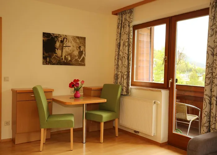 亚历山大豪斯酒店