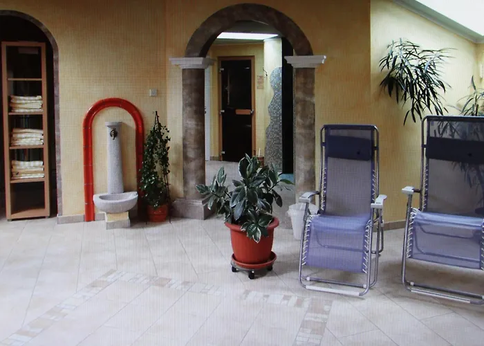 亚历山大豪斯酒店