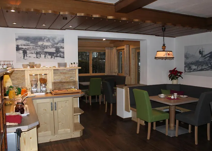 亚历山大豪斯酒店